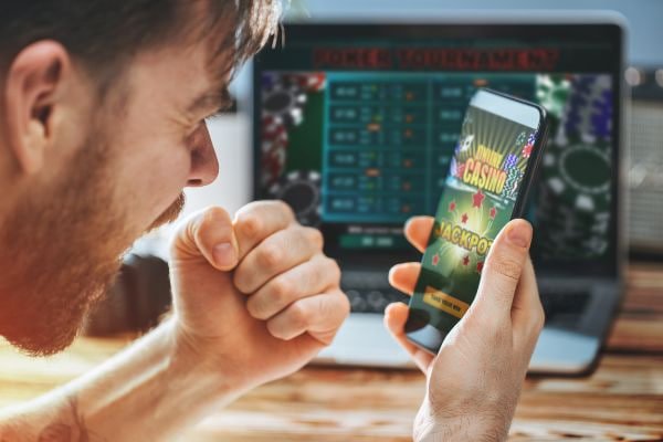 Proses instalasi APK di perangkat Android