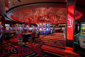 Studio dealer langsung sanur999 dengan kamera multi-sudut dan meja blackjack berkualitas HD